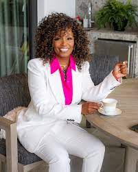 Dr. Traci Lynn